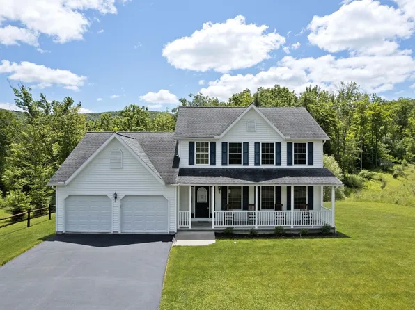 1352 Cameron Ln, Vestal, NY 13850