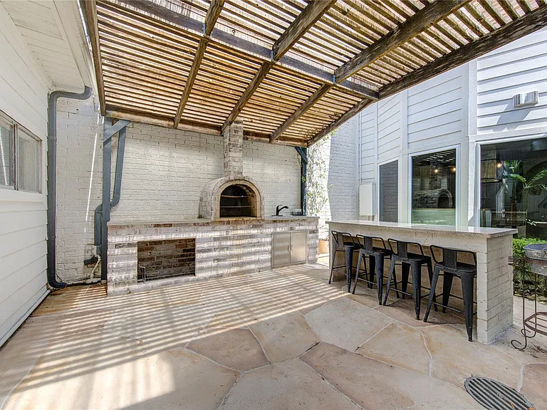 438 E Fair Harbor Ln — Photo 3