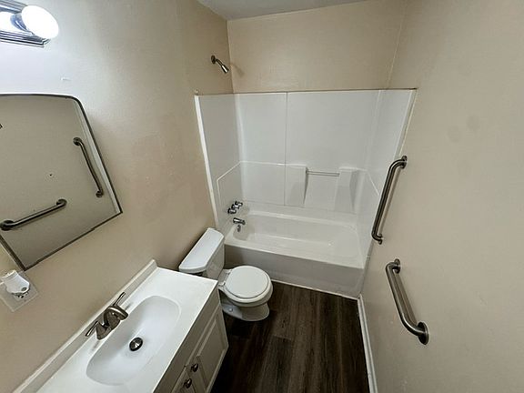 5th image of 635 Sedgefield Dr