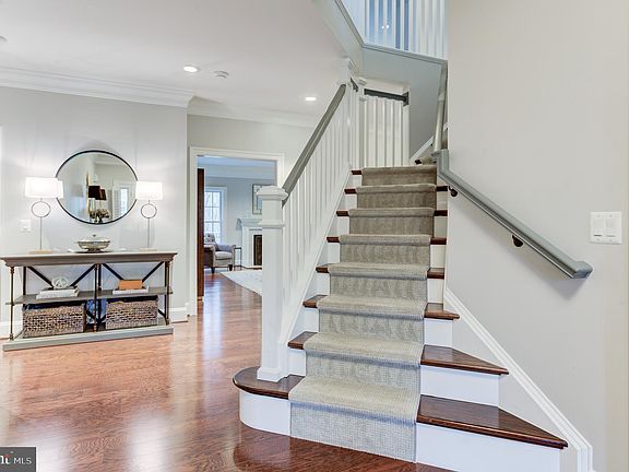 4th image of 12746 Knightsbridge Dr
