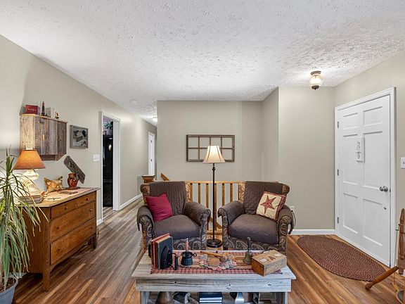 3rd image of 132 Windsor Ln
