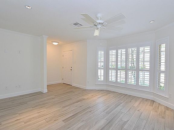 4th image of 5871 Valley Forge Dr #103
