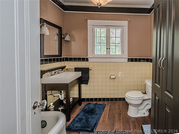 38th image of 212 E 3rd Ave