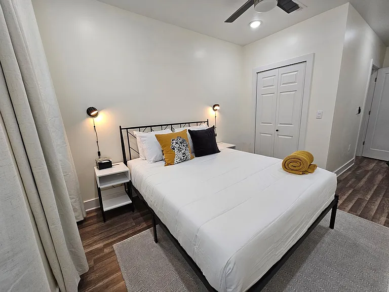 2203 Catharine St #2 — Photo 10