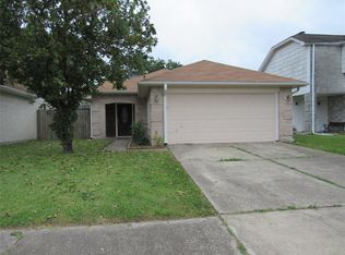 821 Briarcreek Dr, Baytown, TX 77521