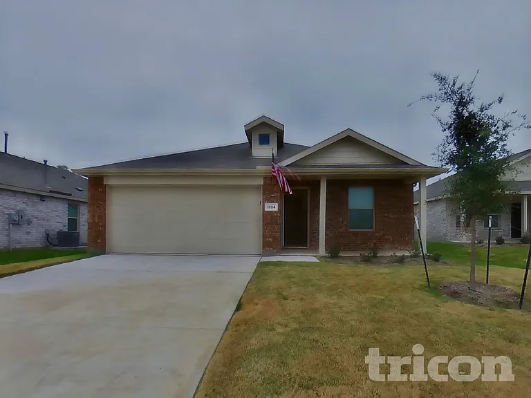 1704 Claireborne Ct — Photo 2