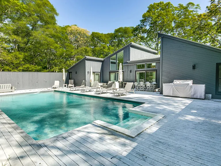 15 Karin Dr — Photo 3