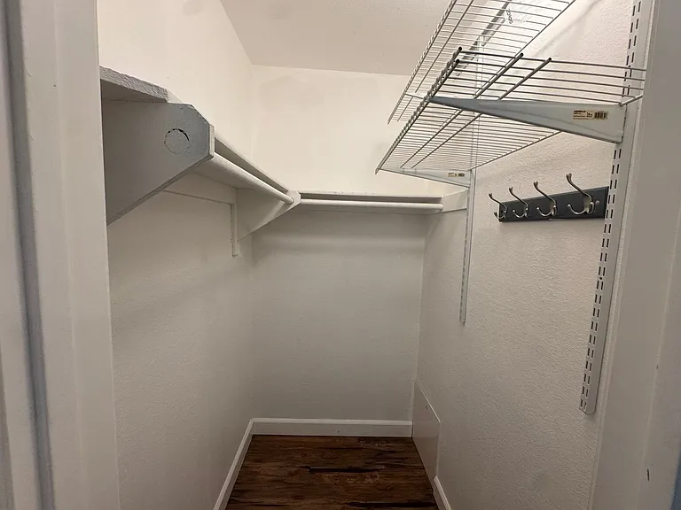 1355 Loma Ave #205 — Photo 15