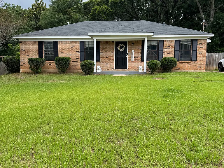 1160 Abilene Dr W — Photo 1