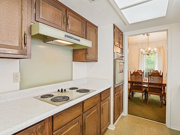 5th image of 3618 Pomeroy Dr