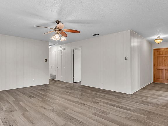 3rd image of 1000 Nelwyn Ave