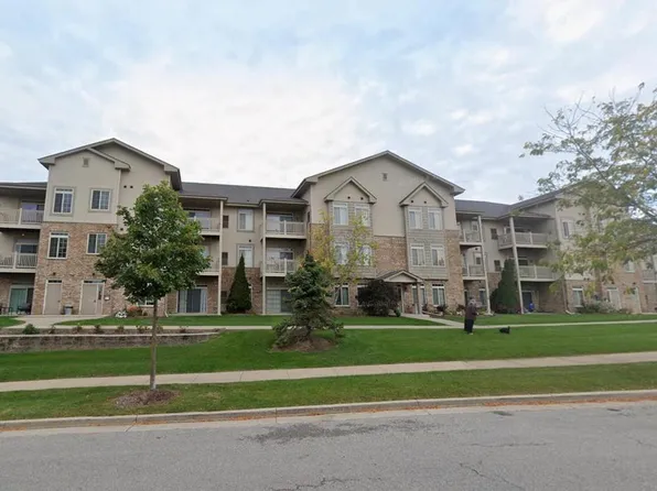 W197N16925 Stonewall DRIVE #212, Jackson, WI 53037