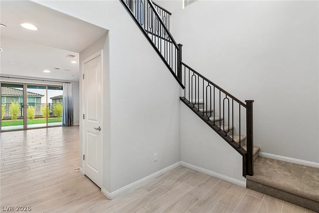 4 bed, 3.5 bath, 2395 sqft, $3,295 — Photo 4
