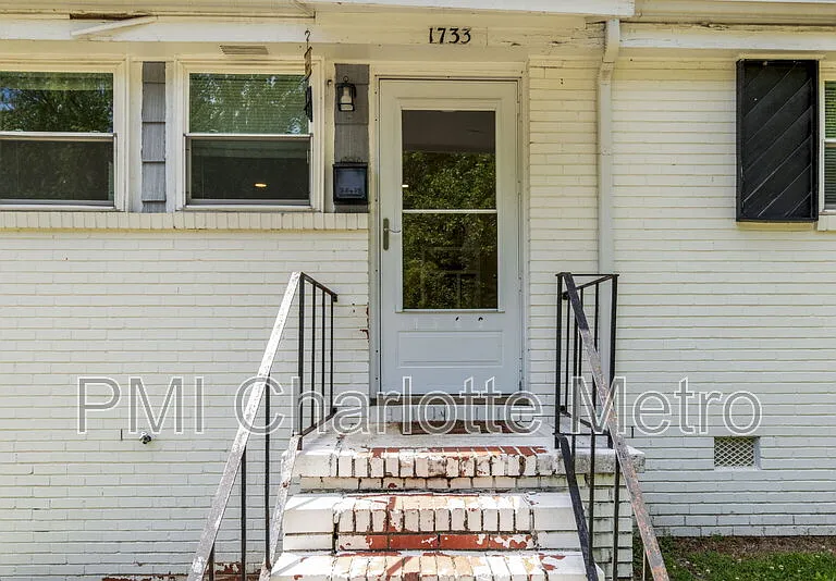1733 Academy St — Photo 2