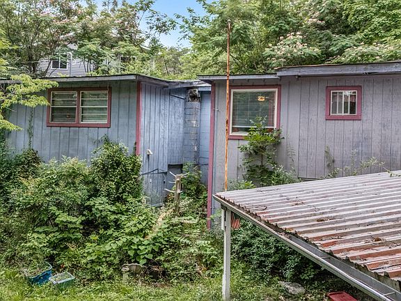 5th image of 2531 Ridge Rd