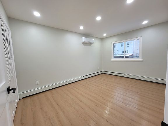 4th image of 179 Meagher Ave #1