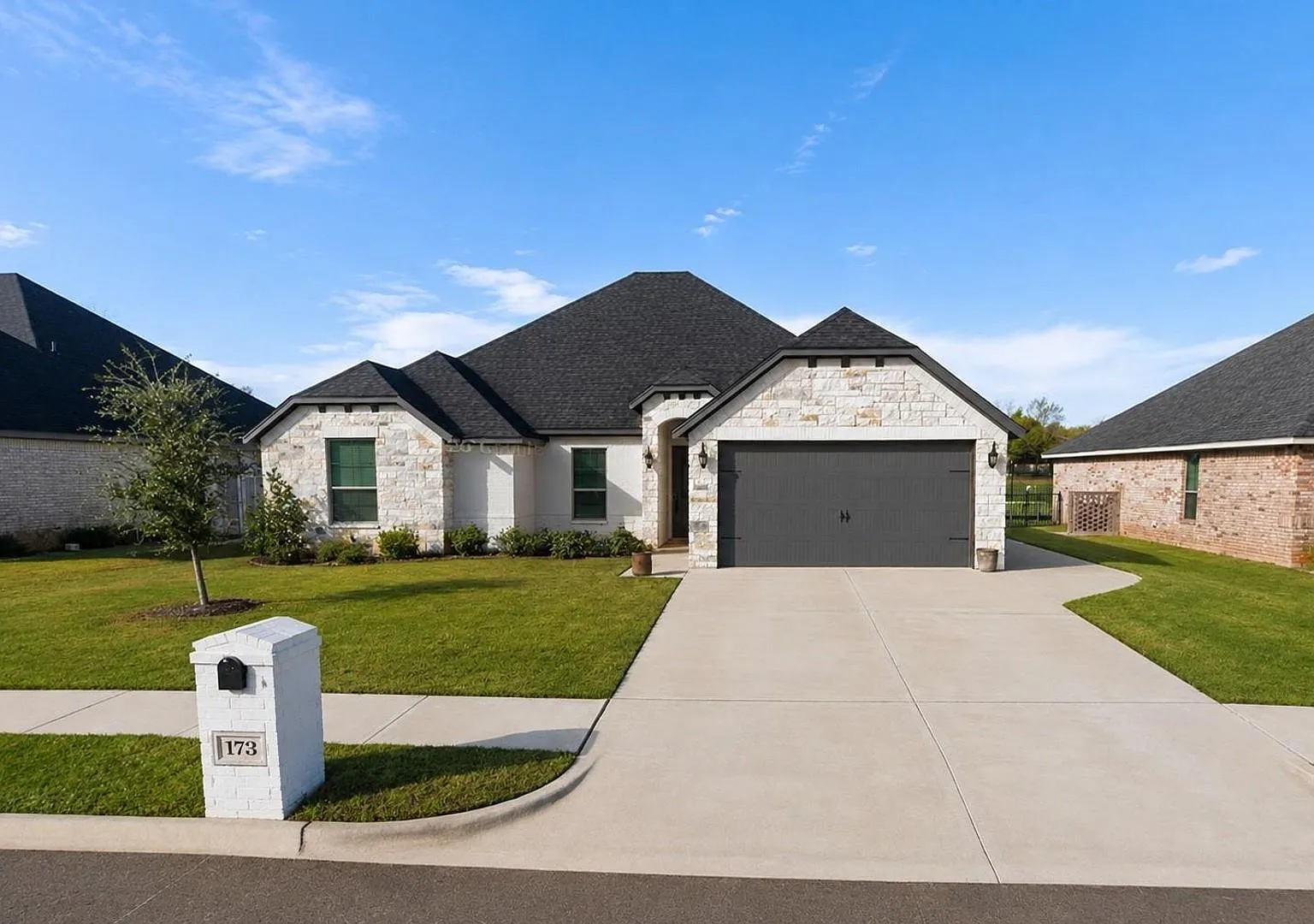 Golf Course Home In Stephenville — Photo 1
