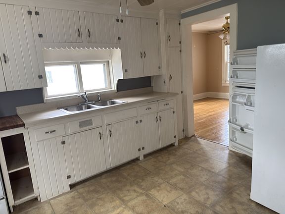 2nd image of 110 E Elmwood Ave #2