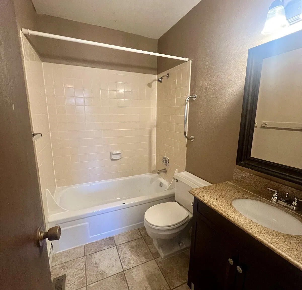 1 bed, 1.0 bath, 548 sqft, $1,000 — Photo 2