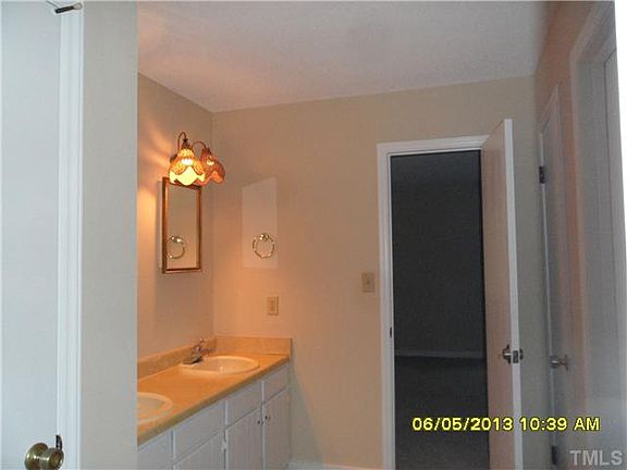 5th image of 31 Willow Bridge Dr
