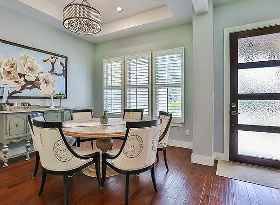 3rd image of 714 Golf Crest Ln