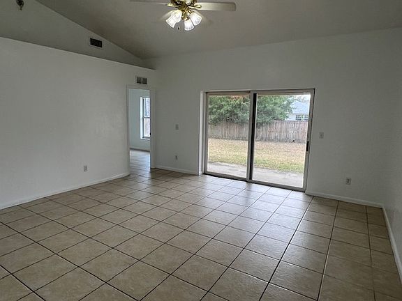 4th image of 122 Pecan Dr