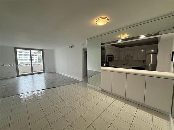 3rd image of 5555 Collins Ave #Cu-7u