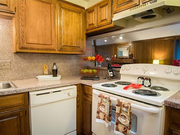 5th image of 11808 Garden Terrace Dr