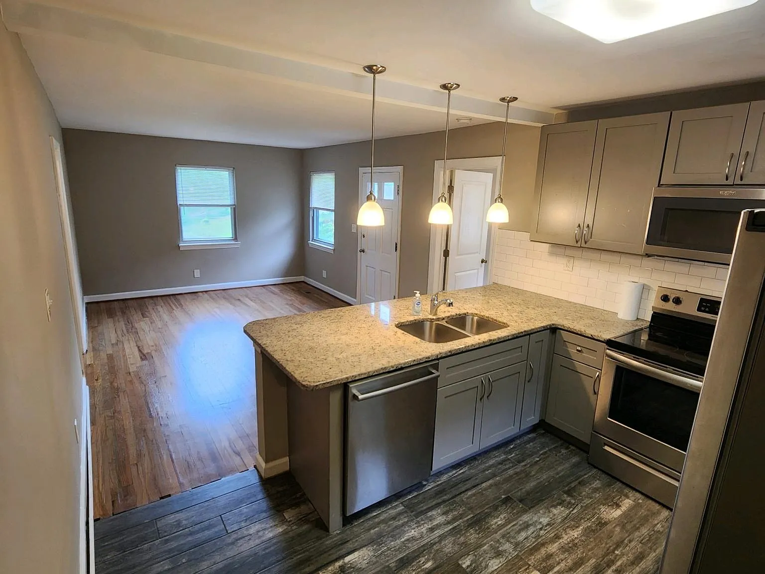 3 bed, 1000 sqft, $1,495 — Photo 4