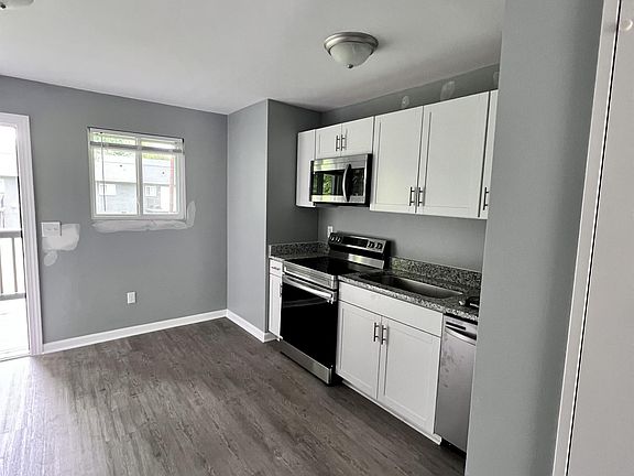 3rd image of 427 N Yadkin Ave APT 401