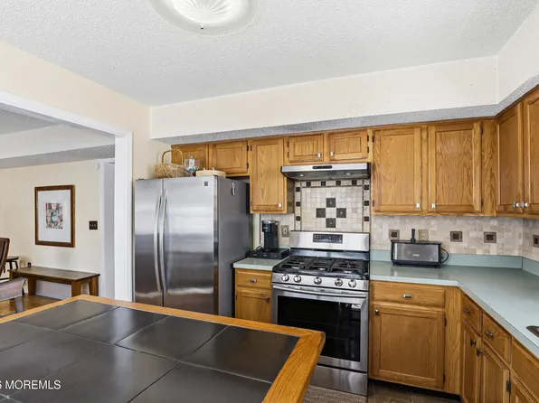129 Hamlet Court, Toms River, NJ 08753