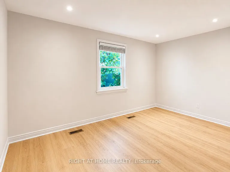 55 Verwood Ave #MAIN — Photo 8