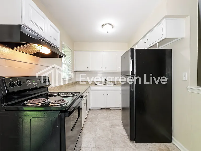 700 W 38th St N — Photo 8