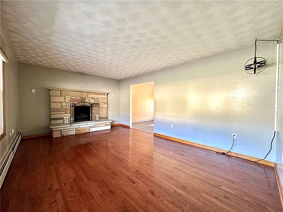 3rd image of 4121 Meads Creek Rd