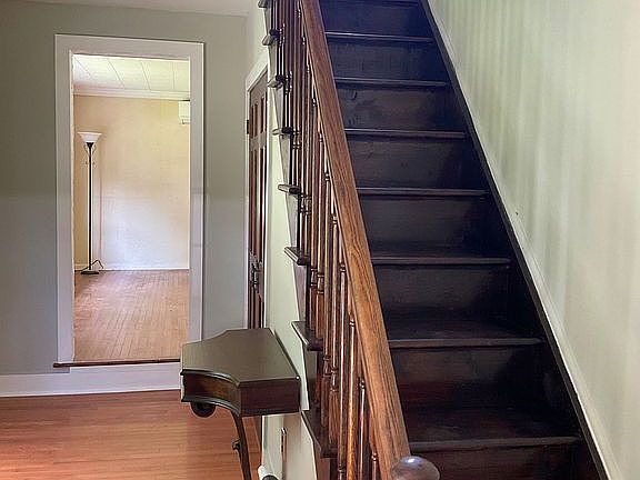 5th image of 13 Hickory Dr