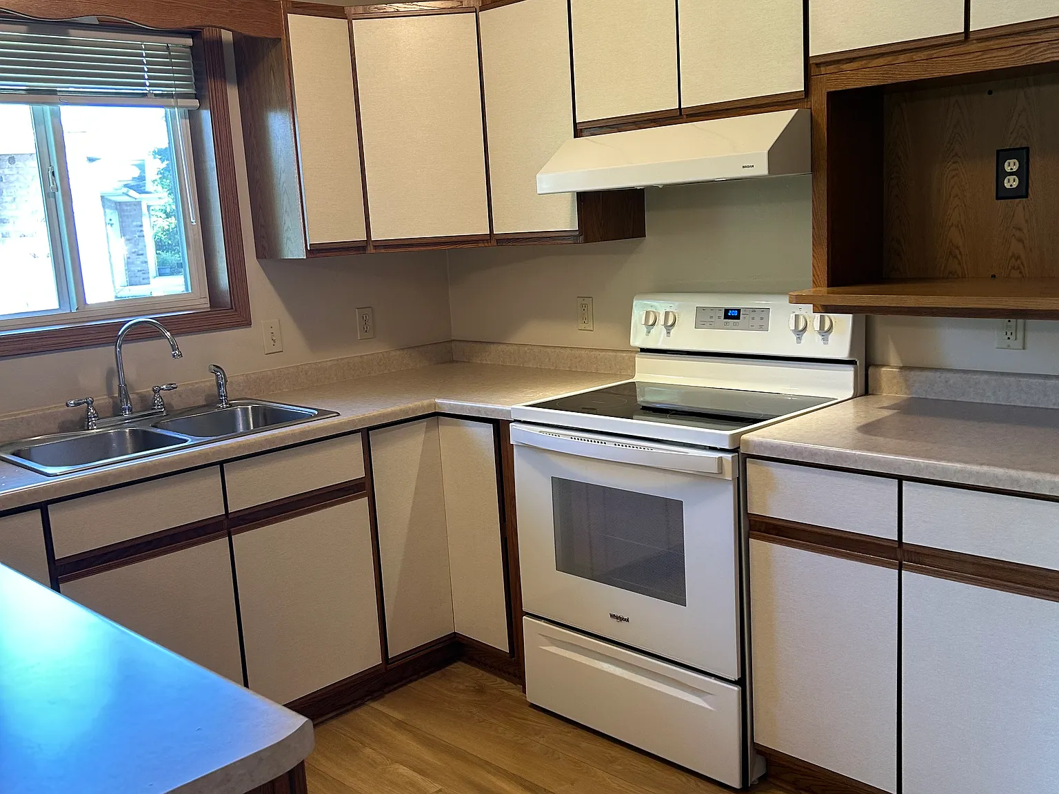 2 bed, 1210 sqft, $1,350 — Photo 3