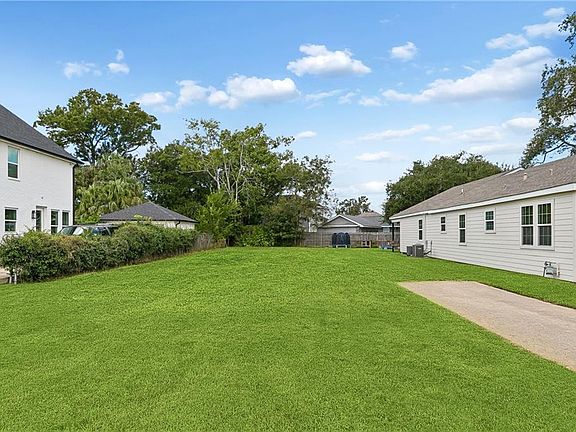 3rd image of 524 Posey Ave