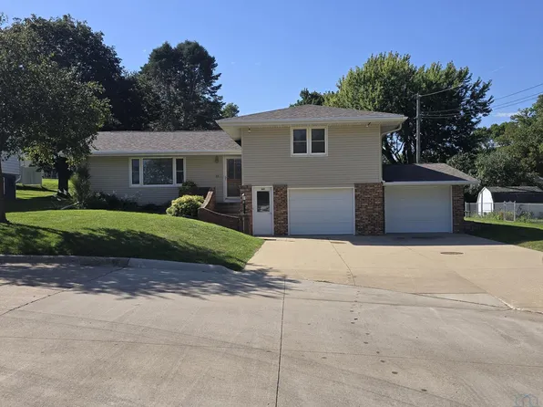 600 7th St SE, Le Mars, IA 51031