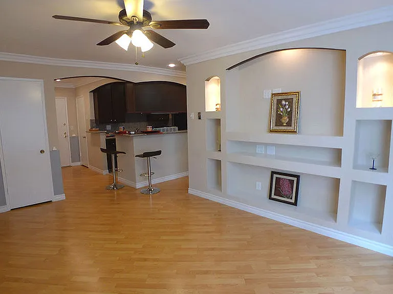 Alhambra @ Studio City Apts. — Photo 32