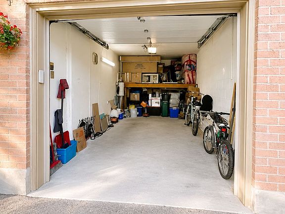 3rd image of 115 Avenue Rd #13