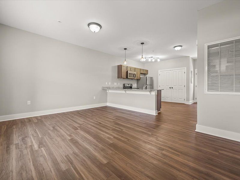 1st image of 422 Grady Way