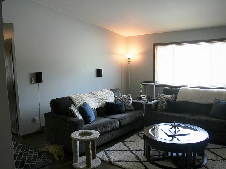 1147 Vogt Dr — Photo 6