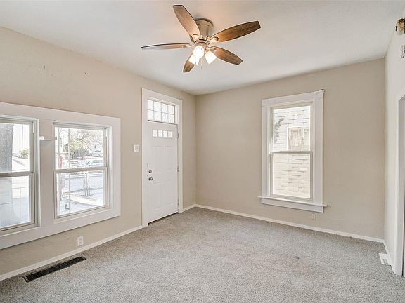 3rd image of 6922 Magnolia Ave