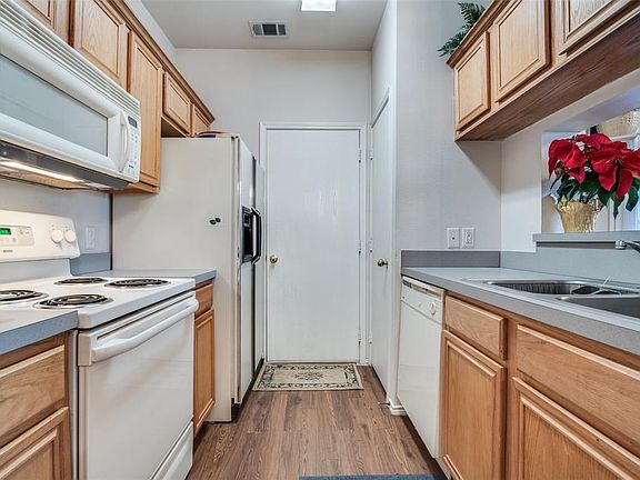 5th image of 4961 Las Lomas Dr