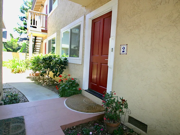 925 Azure St #1 — Photo 1