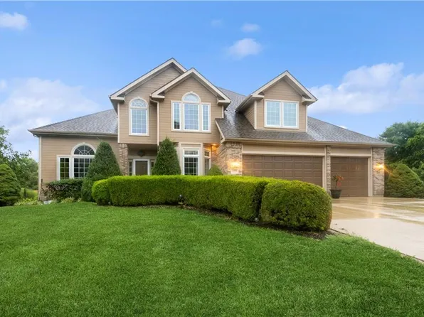 15498 Cedar Ln, Basehor, KS 66007