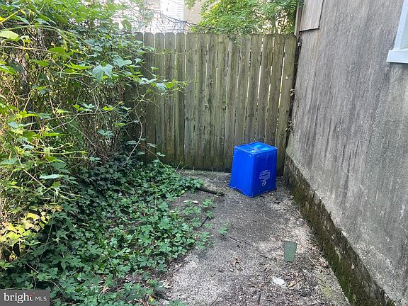 4th image of 4623 Pulaski Ave