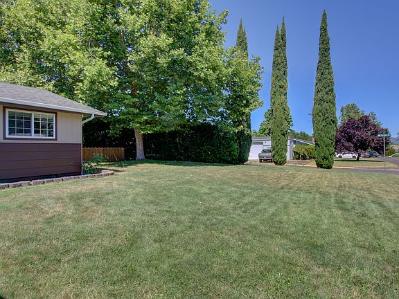 5th image of 1247 Vista Dr