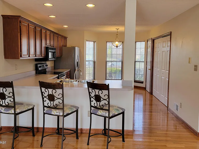 10313 Chimney Ridge Ct — Photo 7