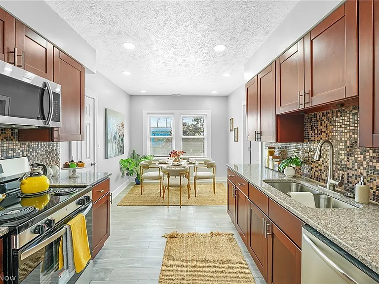 13501 Lakewood Heights Blvd #5 — Photo 13